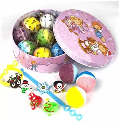 Бомба за божићне купатила са играчкама изнутра